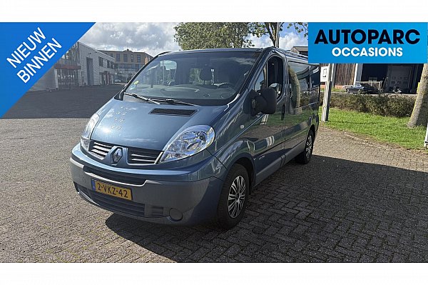 Renault Trafic 2.5 dCi T27 L1H1 , AIRCO, CRUISE, NAVI, APPLE CARPLAY, DUBBEL CABINE, TREKHAAK, ZEER NETTE EN GOED RIJDENDE AUTO, DEALERONDERHOUDEN, MET DE STERKE 2.5 MOTOR