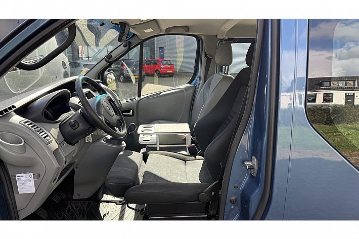 Renault Trafic 2.5 dCi T27 L1H1 , AIRCO, CRUISE, NAVI, APPLE CARPLAY, DUBBEL CABINE, TREKHAAK, ZEER NETTE EN GOED RIJDENDE AUTO, DEALERONDERHOUDEN, MET DE STERKE 2.5 MOTOR