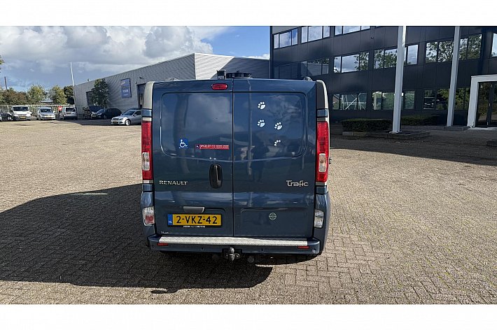 Renault Trafic 2.5 dCi T27 L1H1 , AIRCO, CRUISE, NAVI, APPLE CARPLAY, DUBBEL CABINE, TREKHAAK, ZEER NETTE EN GOED RIJDENDE AUTO, DEALERONDERHOUDEN, MET DE STERKE 2.5 MOTOR