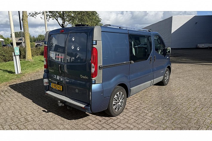 Renault Trafic 2.5 dCi T27 L1H1 , AIRCO, CRUISE, NAVI, APPLE CARPLAY, DUBBEL CABINE, TREKHAAK, ZEER NETTE EN GOED RIJDENDE AUTO, DEALERONDERHOUDEN, MET DE STERKE 2.5 MOTOR