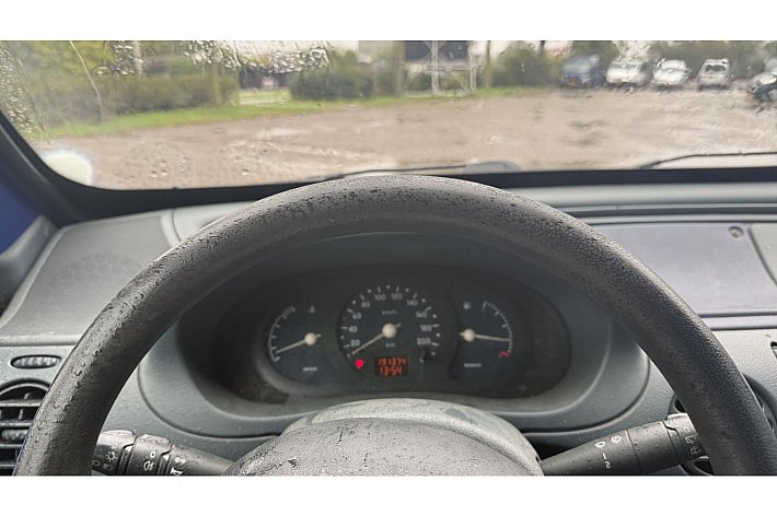 Renault Kangoo 1.4 RT MET INRIJPLAAT, IDEAAL VOOR ZZP-ER OF SCOOTERVERVOER, EX JNVALIDE, DISTRIBUTIE VERVANGEN OP 151.000, BOEKJES AANWEZIG, GEEN NIEUWE AUTO, MAAR WEL TECHNISCH GOED….