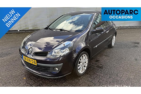 Renault Clio 2.0-16V Dynamique S , AUTOMAAT, FLIPPERS, AIRCO, DEALERONDERHOUDEN, UNIEK EN ZELDZAAM DEZE UITVOERING, RIJDT EN SCHAKELT BOTERZACHT, BOEKJES AANWEZIG, NIEUWE APK BIJ AFLEVERING
