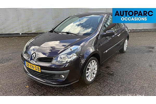 Renault Clio 2.0-16V Dynamique S , AUTOMAAT, FLIPPERS, AIRCO, DEALERONDERHOUDEN, UNIEK EN ZELDZAAM DEZE UITVOERING, RIJDT EN SCHAKELT BOTERZACHT, BOEKJES AANWEZIG, NIEUWE APK BIJ AFLEVERING