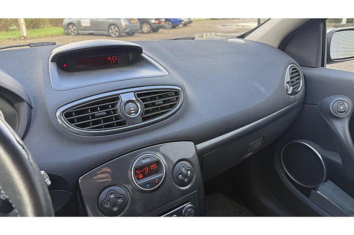 Renault Clio 2.0-16V Dynamique S , AUTOMAAT, FLIPPERS, AIRCO, DEALERONDERHOUDEN, UNIEK EN ZELDZAAM DEZE UITVOERING, RIJDT EN SCHAKELT BOTERZACHT, BOEKJES AANWEZIG, NIEUWE APK BIJ AFLEVERING