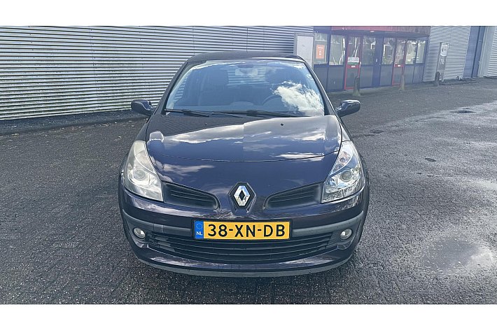 Renault Clio 2.0-16V Dynamique S , AUTOMAAT, FLIPPERS, AIRCO, DEALERONDERHOUDEN, UNIEK EN ZELDZAAM DEZE UITVOERING, RIJDT EN SCHAKELT BOTERZACHT, BOEKJES AANWEZIG, NIEUWE APK BIJ AFLEVERING