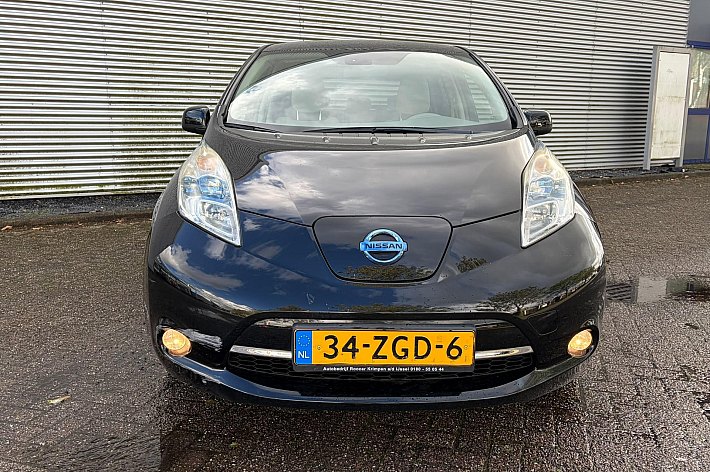 Nissan Leaf Base 24 kWh , 29.510 KM NAP, AUTOMAAT, AIRCO, 2 x LAADKABEL, GOEDKOOPSTE GOEDRIJDENDE LEAF IN NL MET DEZE KM STAND. WAAROM ZO GOEDKOOP? SIMPEL DE EIGENAAR WAS OP LEEFTIJD EN HEEFT WAT KLEINE BESCHADIGEN OP DE AUTO GEREDEN, ZIE LAATSTE FOTOS, DUS ZOEK JE E