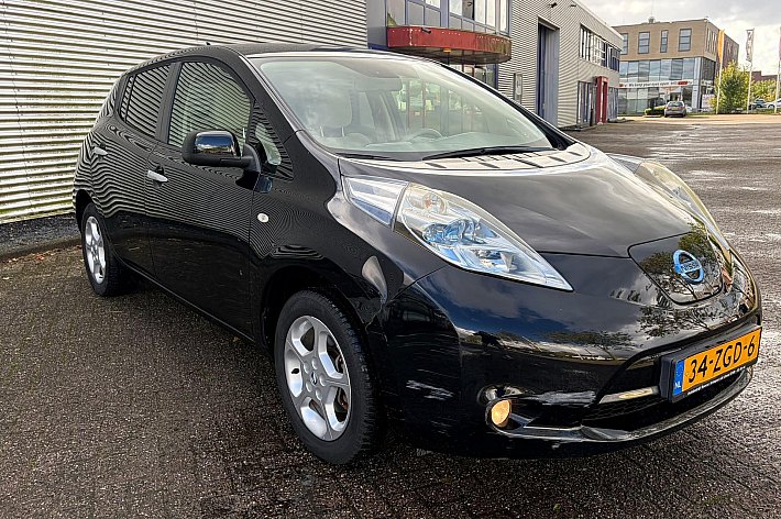 Nissan Leaf Base 24 kWh , 29.510 KM NAP, AUTOMAAT, AIRCO, 2 x LAADKABEL, GOEDKOOPSTE GOEDRIJDENDE LEAF IN NL MET DEZE KM STAND. WAAROM ZO GOEDKOOP? SIMPEL DE EIGENAAR WAS OP LEEFTIJD EN HEEFT WAT KLEINE BESCHADIGEN OP DE AUTO GEREDEN, ZIE LAATSTE FOTOS, DUS ZOEK JE E