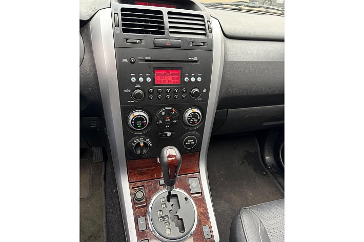 Suzuki Grand Vitara 2.0-16V High Executive , AUTOMAAT, 4X4, LEDER, AIRCO, SCHUIFDAK, TREKHAAK, CRUISE CONTROLE, FULL OPTIONS, BOEKJES, 137.159 KM NAP!!! YOUNGTIMER. TOPPER !!!!