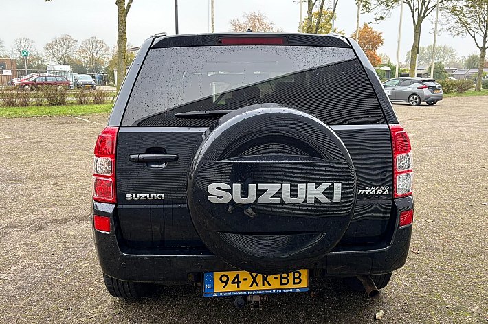 Suzuki Grand Vitara 2.0-16V High Executive , AUTOMAAT, 4X4, LEDER, AIRCO, SCHUIFDAK, TREKHAAK, CRUISE CONTROLE, FULL OPTIONS, BOEKJES, 137.159 KM NAP!!! YOUNGTIMER. TOPPER !!!!