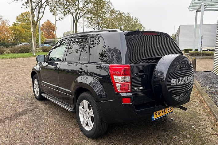 Suzuki Grand Vitara 2.0-16V High Executive , AUTOMAAT, 4X4, LEDER, AIRCO, SCHUIFDAK, TREKHAAK, CRUISE CONTROLE, FULL OPTIONS, BOEKJES, 137.159 KM NAP!!! YOUNGTIMER. TOPPER !!!!