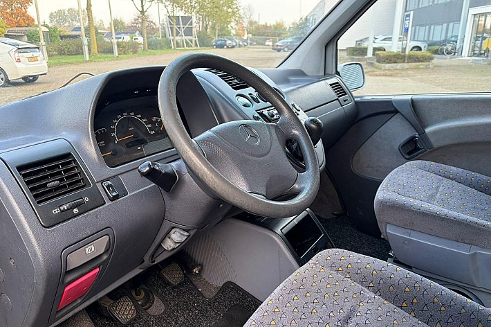Mercedes-Benz V-Klasse V 200 CDI Trend , AIRCO, EXPORT ONLY, RAMEN WERKEN NIET, DAKBEKLEDING ONTBREEKT, 1 DEUR GAAT VAN BINNEN NIET OPEN, RIJDT GOED, INVALIDE LIFT, WEG = PECH !!!