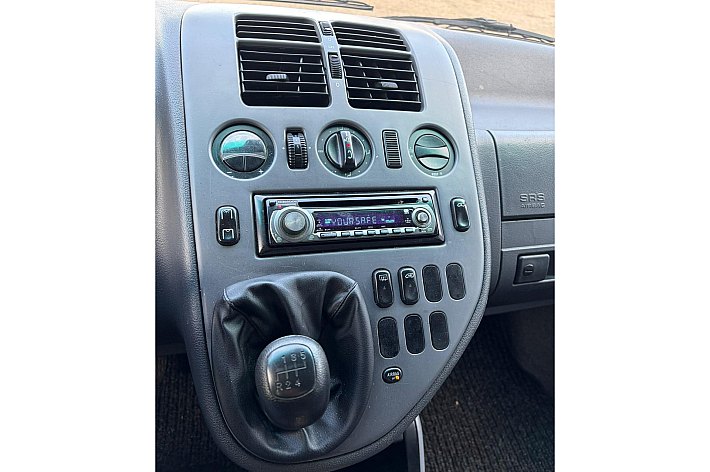 Mercedes-Benz V-Klasse V 200 CDI Trend , AIRCO, EXPORT ONLY, RAMEN WERKEN NIET, DAKBEKLEDING ONTBREEKT, 1 DEUR GAAT VAN BINNEN NIET OPEN, RIJDT GOED, INVALIDE LIFT, WEG = PECH !!!