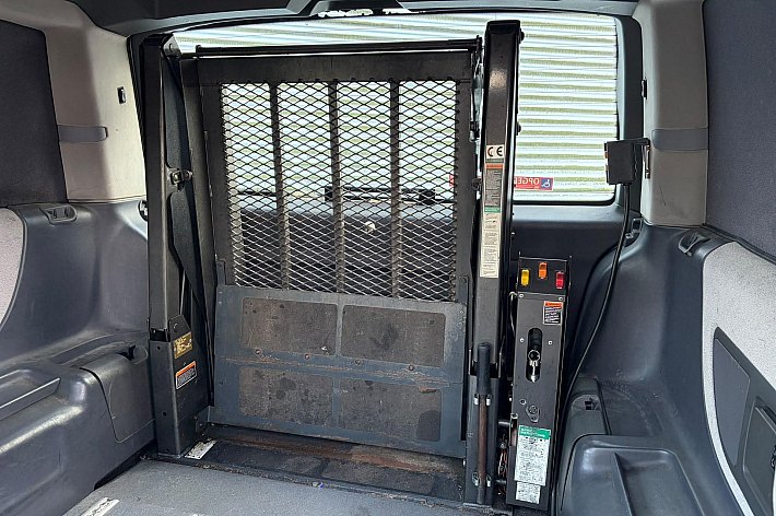 Mercedes-Benz V-Klasse V 200 CDI Trend , AIRCO, EXPORT ONLY, RAMEN WERKEN NIET, DAKBEKLEDING ONTBREEKT, 1 DEUR GAAT VAN BINNEN NIET OPEN, RIJDT GOED, INVALIDE LIFT, WEG = PECH !!!