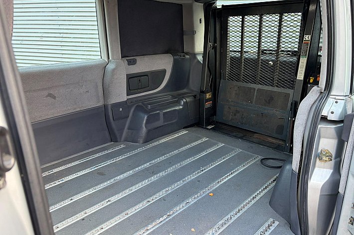 Mercedes-Benz V-Klasse V 200 CDI Trend , AIRCO, EXPORT ONLY, RAMEN WERKEN NIET, DAKBEKLEDING ONTBREEKT, 1 DEUR GAAT VAN BINNEN NIET OPEN, RIJDT GOED, INVALIDE LIFT, WEG = PECH !!!
