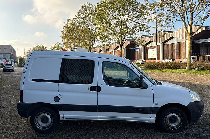 Citroën Berlingo 1.9 D 800 , 88.632 KM NAP, RIJDT GOED, NIET DE MOOISTE ZIE FOTO, VOOR DE LIEFHEBBER